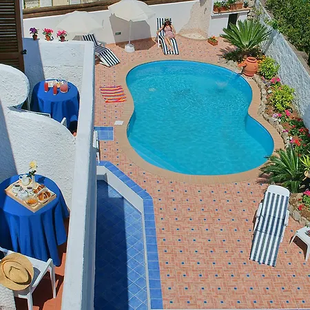 Hotel Iris