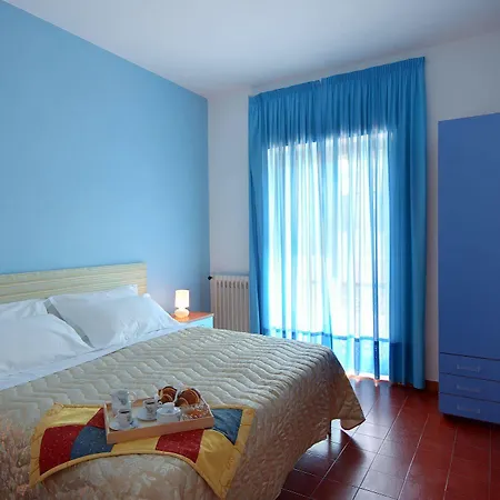 Iris Hotel 3*