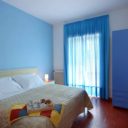 Iris Hotel 3*