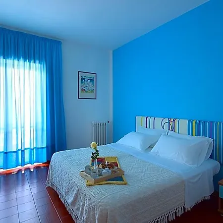 Iris Hotel
