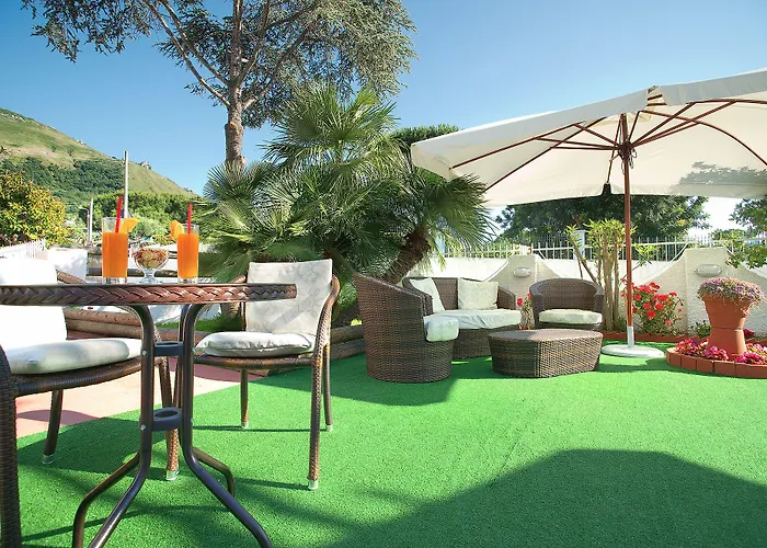 Iris Отель Форио